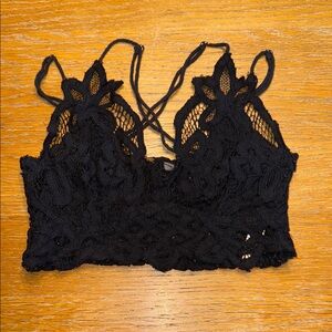 Chic Black Crop Top with Sleek Design